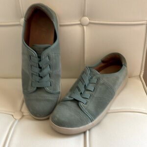 Vionic Suede Leather Slip-ons/Stretch Lacing.  Very good used condition. 8